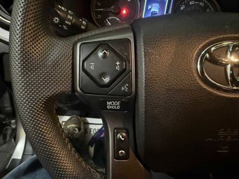 Certified 2022 Toyota Tacoma TRD Off-Road image 29