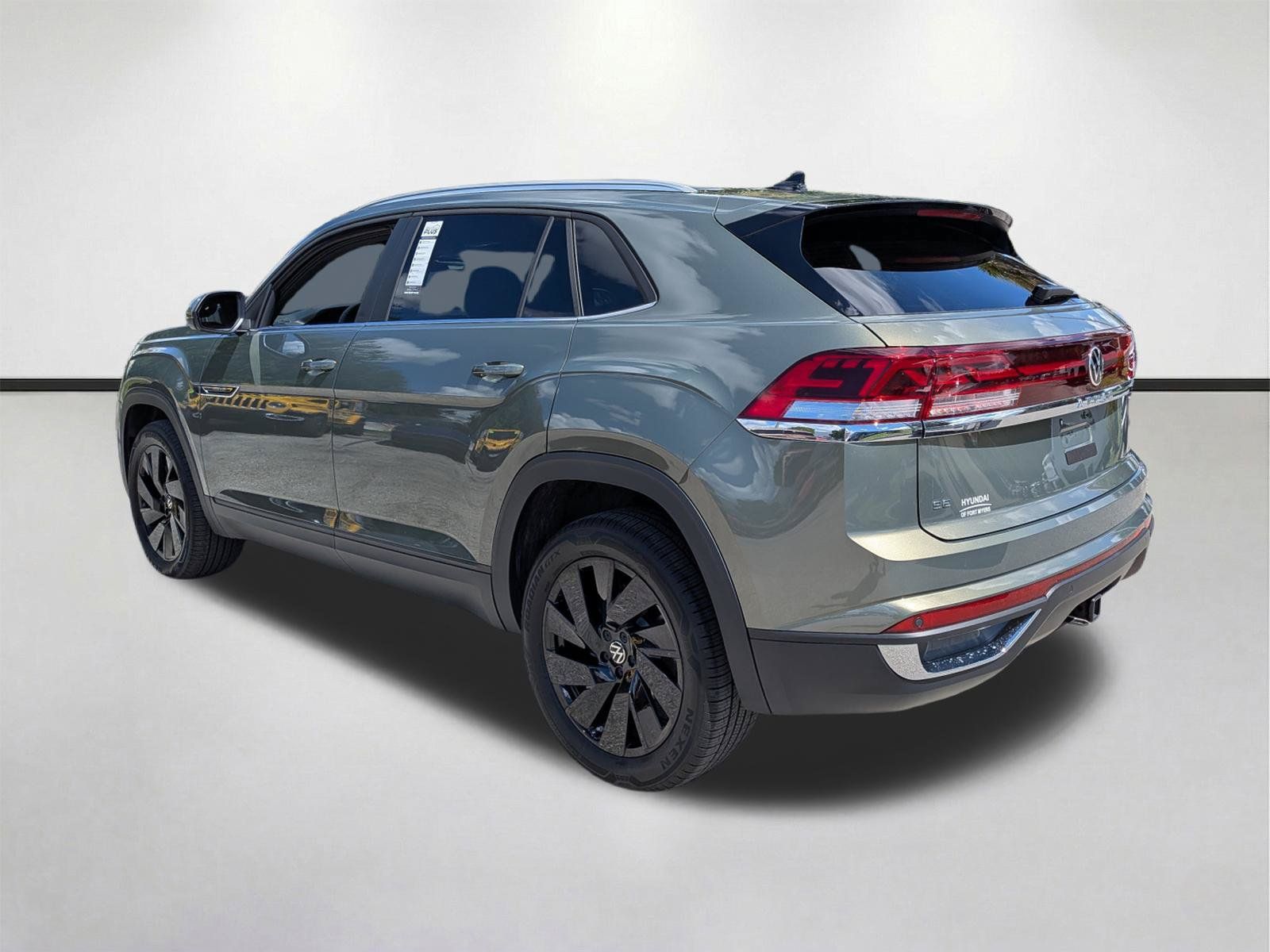 Used 2026 Volkswagen Atlas Cross Sport SE FWD image 6