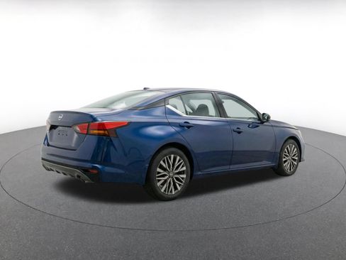 Used 2025 Nissan Altima 2.5 SV FWD image 9