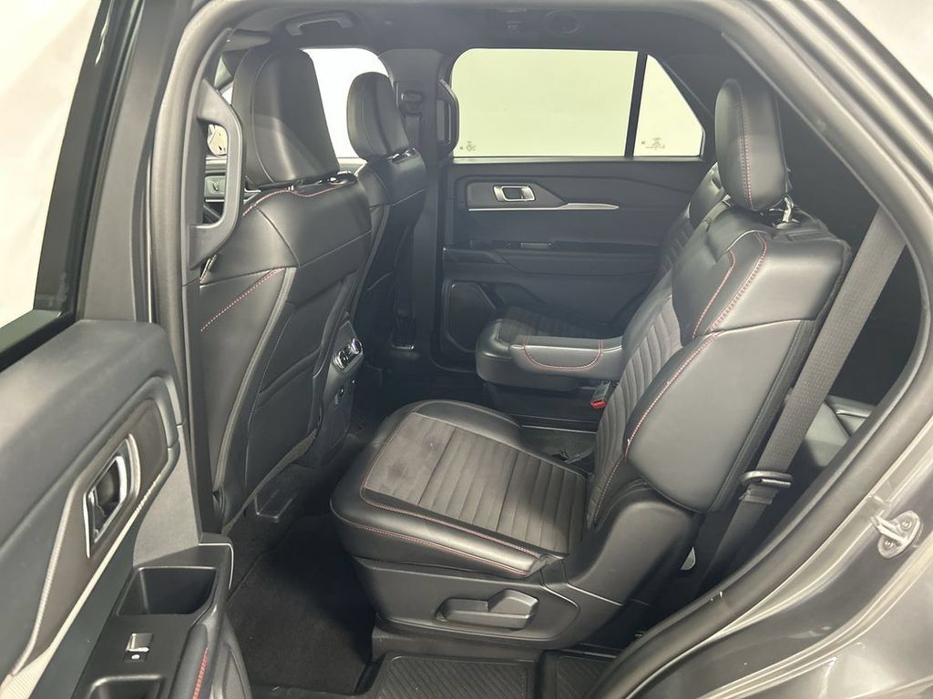 Used 2025 Ford Explorer ST-Line AWD/4WD image 19