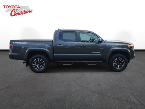 Used 2023 Toyota Tacoma TRD Sport w/ Technology Package AWD/4WD image 4