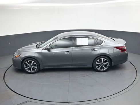 Used 2017 Nissan Altima 2.5 SR FWD image 32