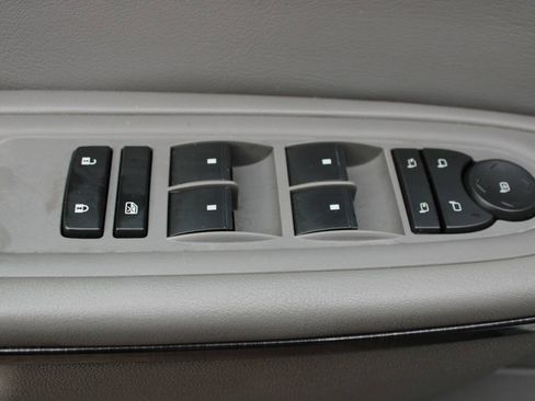 Used 2015 Chevrolet Traverse LTZ AWD/4WD image 32