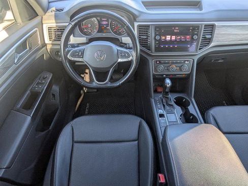 Used 2020 Volkswagen Atlas Cross Sport SE w/ Panoramic Sunroof Package FWD image 16