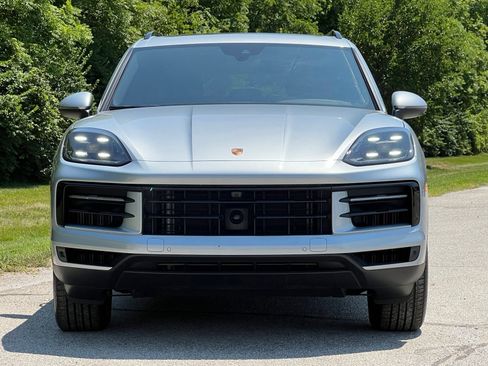Certified 2025 Porsche Cayenne AWD/4WD image 7