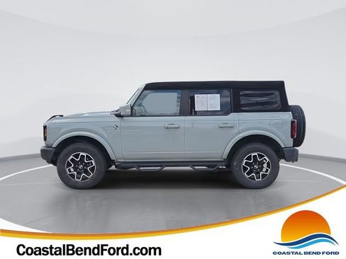Used 2023 Ford Bronco Outer Banks AWD/4WD image 1