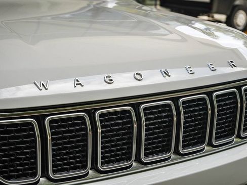 Used 2022 Jeep Wagoneer Series II RWD image 9