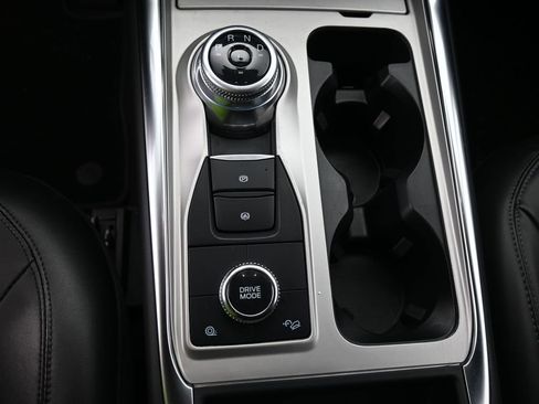 Used 2022 Ford Explorer XLT w/ Equipment Group 202A image 12