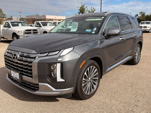 Used 2025 Hyundai Palisade Calligraphy AWD/4WD image 3