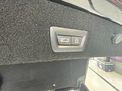 Used 2022 BMW 750i xDrive w/ M Sport Package AWD/4WD image 11