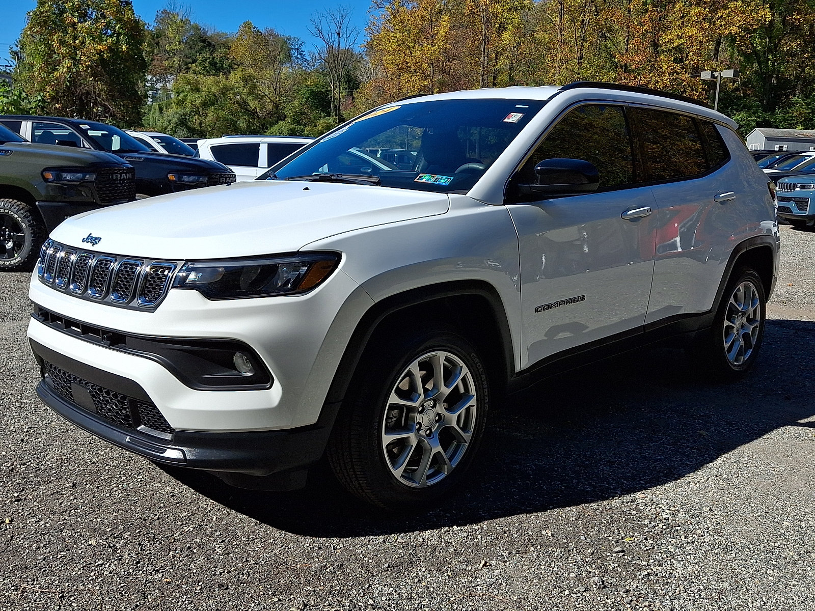 Certified 2024 Jeep Compass Latitude AWD/4WD image 3