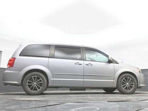 Used 2016 Dodge Grand Caravan SXT FWD image 34