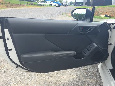 Used 2023 Toyota GR86 RWD image 11