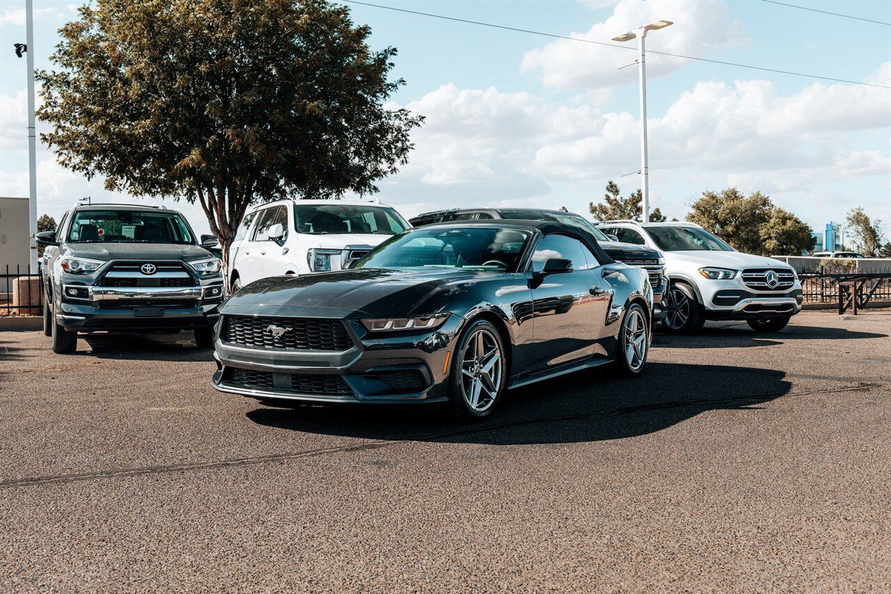 Used 2024 Ford Mustang Convertible RWD image 3