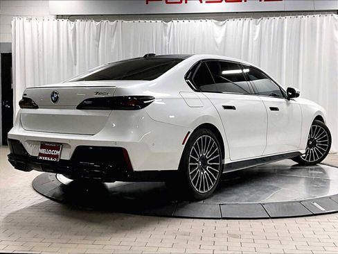 Used 2025 BMW 760i xDrive w/ Premium Package image 10