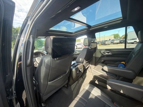 Used 2021 Chevrolet Tahoe RST w/ Luxury Package AWD/4WD image 19