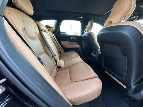 Used 2019 Volvo XC60 T5 Momentum w/ Multimedia Package FWD image 17