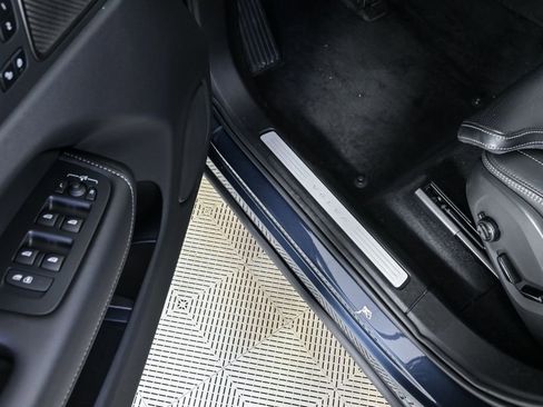 Certified 2025 Volvo XC60 T8 Ultra w/ Protection Package Premier image 10