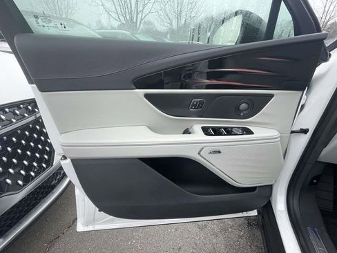 New 2026 Lincoln Nautilus Reserve w/ Jet Appearance Package image 10