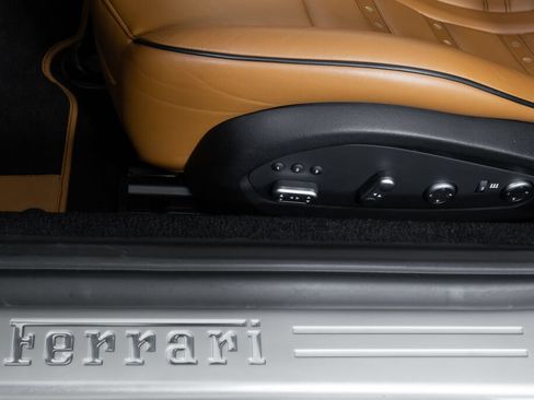 Used 2016 Ferrari California T RWD image 27