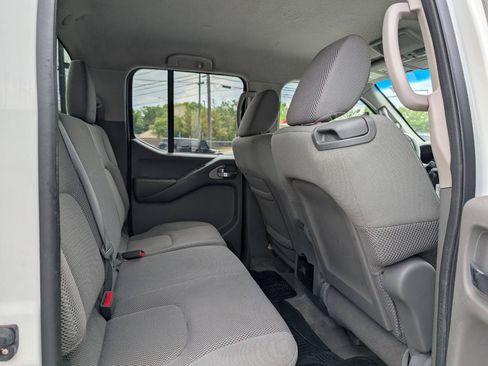 Used 2013 Nissan Frontier SV w/ SV Value Truck Pkg RWD image 16