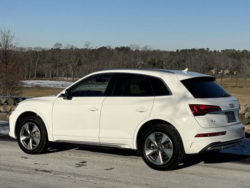 Used 2024 Audi Q5 Premium w/ Convenience Package image 15