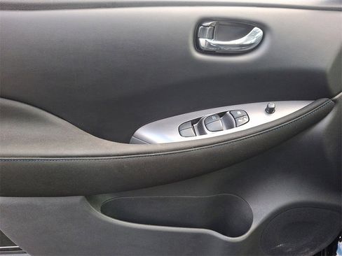 Used 2025 Nissan Leaf S image 12