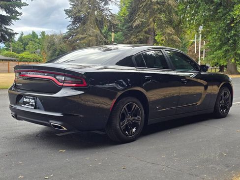 Used 2019 Dodge Charger SXT RWD image 6
