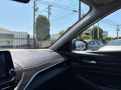 Used 2025 Nissan Altima 2.5 SV FWD image 40