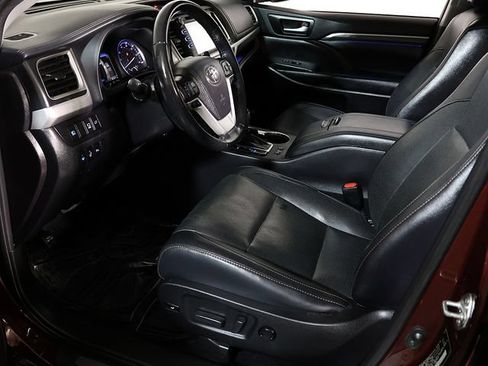 Used 2019 Toyota Highlander Limited Platinum AWD/4WD image 13
