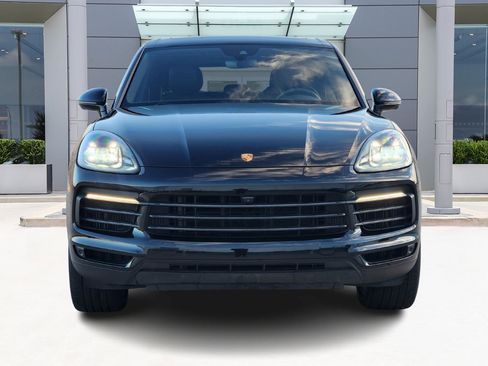 Used 2023 Porsche Cayenne Platinum Edition image 2