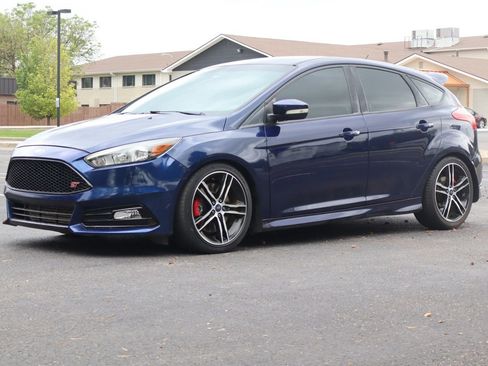 Used 2016 Ford Focus ST FWD image 11