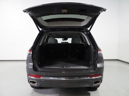 Used 2023 Jeep Grand Cherokee Overland image 50