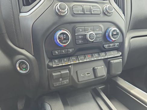 Used 2023 GMC Sierra 3500 Denali w/ Denali Ultimate Package AWD/4WD image 25