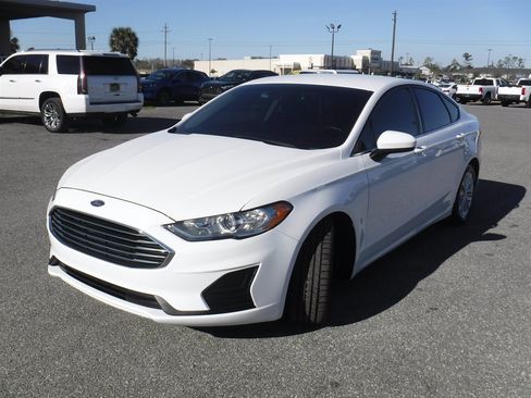 Used 2020 Ford Fusion SE FWD image 18