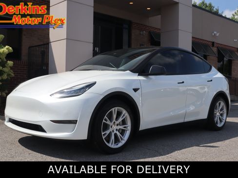Used 2022 Tesla Model Y Long Range AWD/4WD image 1