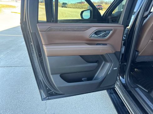 Used 2021 Chevrolet Suburban High Country w/ Premium Package AWD/4WD image 25