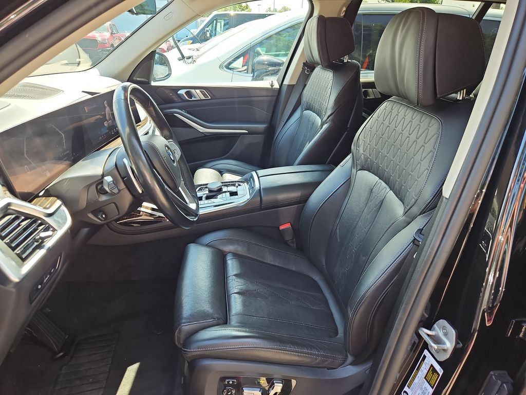 Used 2025 BMW X7 xDrive40i w/ Premium Package AWD/4WD image 12