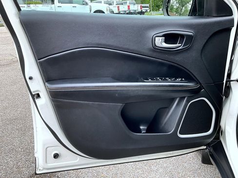 Used 2019 Jeep Compass Latitude AWD/4WD image 10