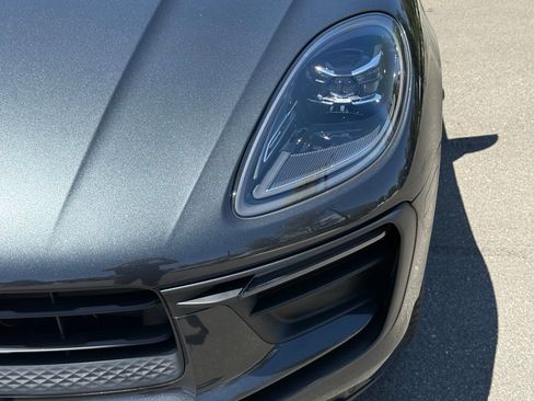 Certified 2024 Porsche Macan AWD/4WD image 11