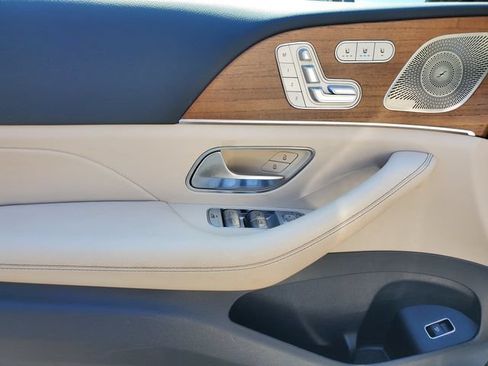 Used 2022 Mercedes-Benz GLS 450 4MATIC image 17