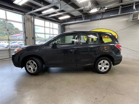 Used 2016 Subaru Forester 2.5i AWD/4WD image 2