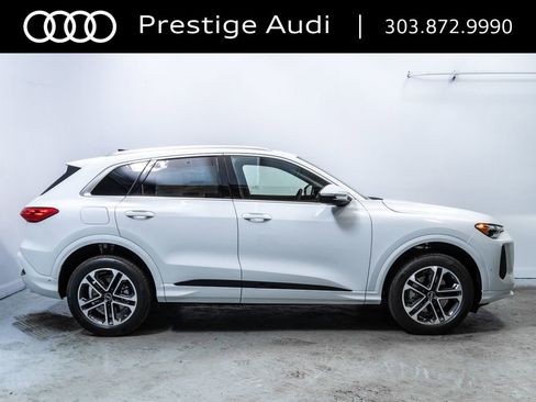 Used 2025 Audi Q5 Premium w/ Convenience Package image 9