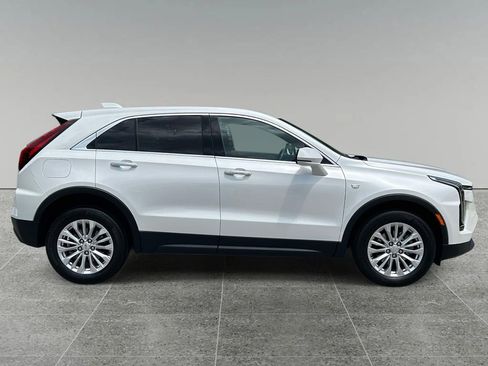 Used 2024 Cadillac XT4 Luxury w/ Cold Weather Package FWD image 6