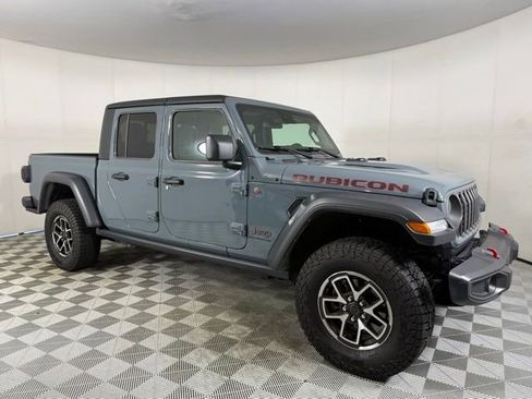 Used 2024 Jeep Gladiator Rubicon w/ Convenience Group image 9