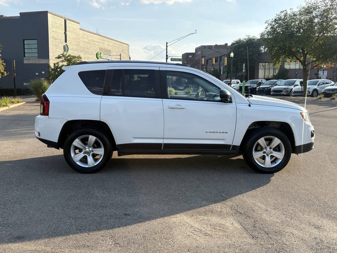 Used 2017 Jeep Compass Sport w/ Power Value Group AWD/4WD image 8