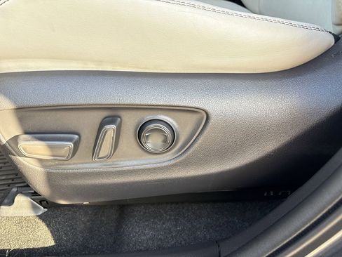 Used 2020 Toyota RAV4 Limited image 12