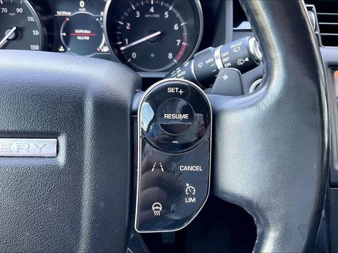 Used 2020 Land Rover Discovery SE AWD/4WD image 11