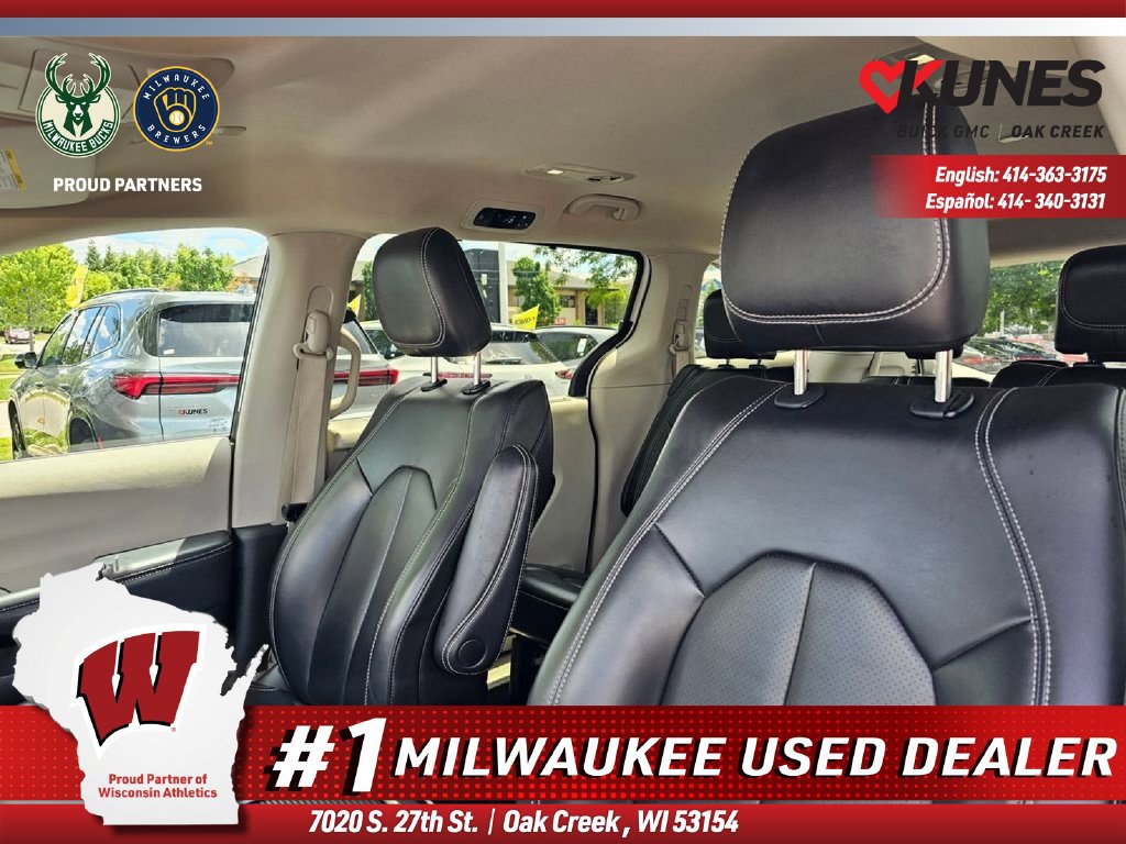 Used 2023 Chrysler Pacifica Touring-L FWD image 10