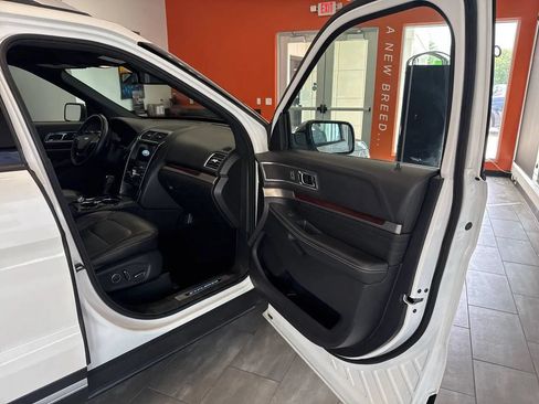 Used 2018 Ford Explorer Platinum AWD/4WD image 44
